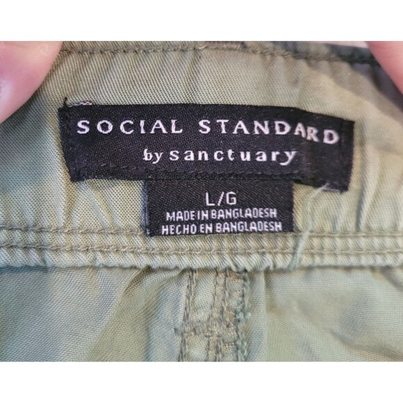 NWT Social Standard By Sanctuary Sz Large Shorts Fortune Tencel Tea Green Hiking - Picture 2 of 6